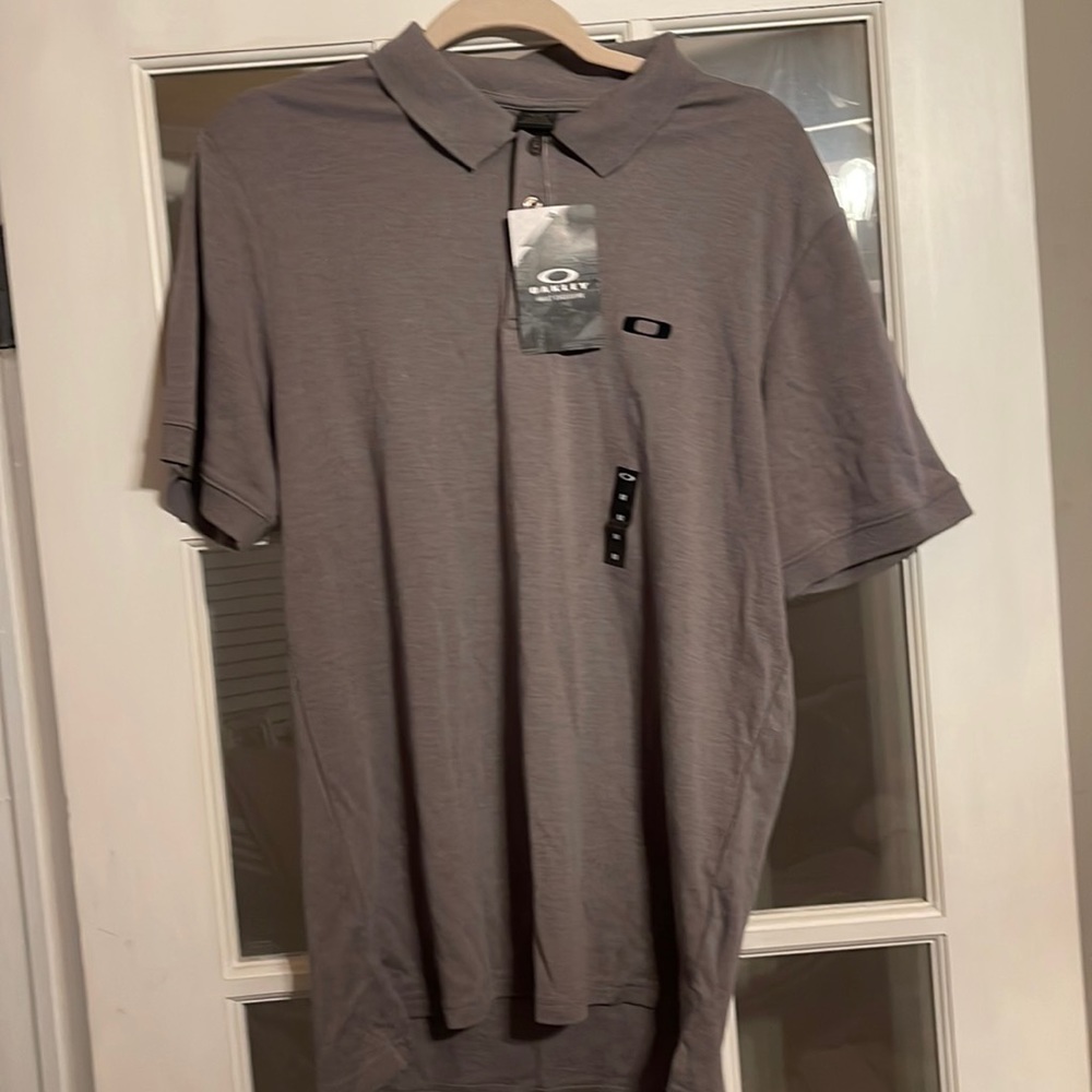 NWT Oakley shirt for men